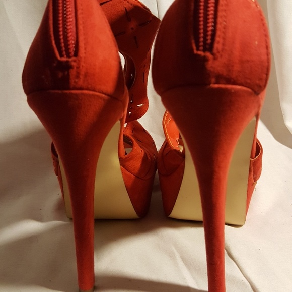 Red suede heels - Picture 3 of 5